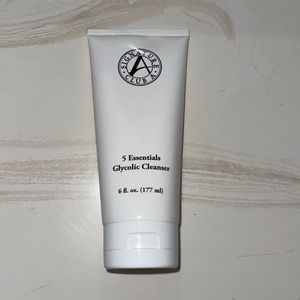 Signature A Club ..5 essential Glycolic Cleanser